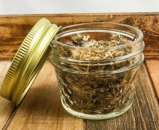 Mini tarros de hierbas secas
